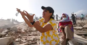 Venezuela earthquake death toll soars past 900 as rescuers race to find survivors